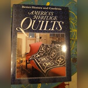 Better Homes And Gardens America's HERITAGE‎ Quilts Book with Blue Cover. 1991.